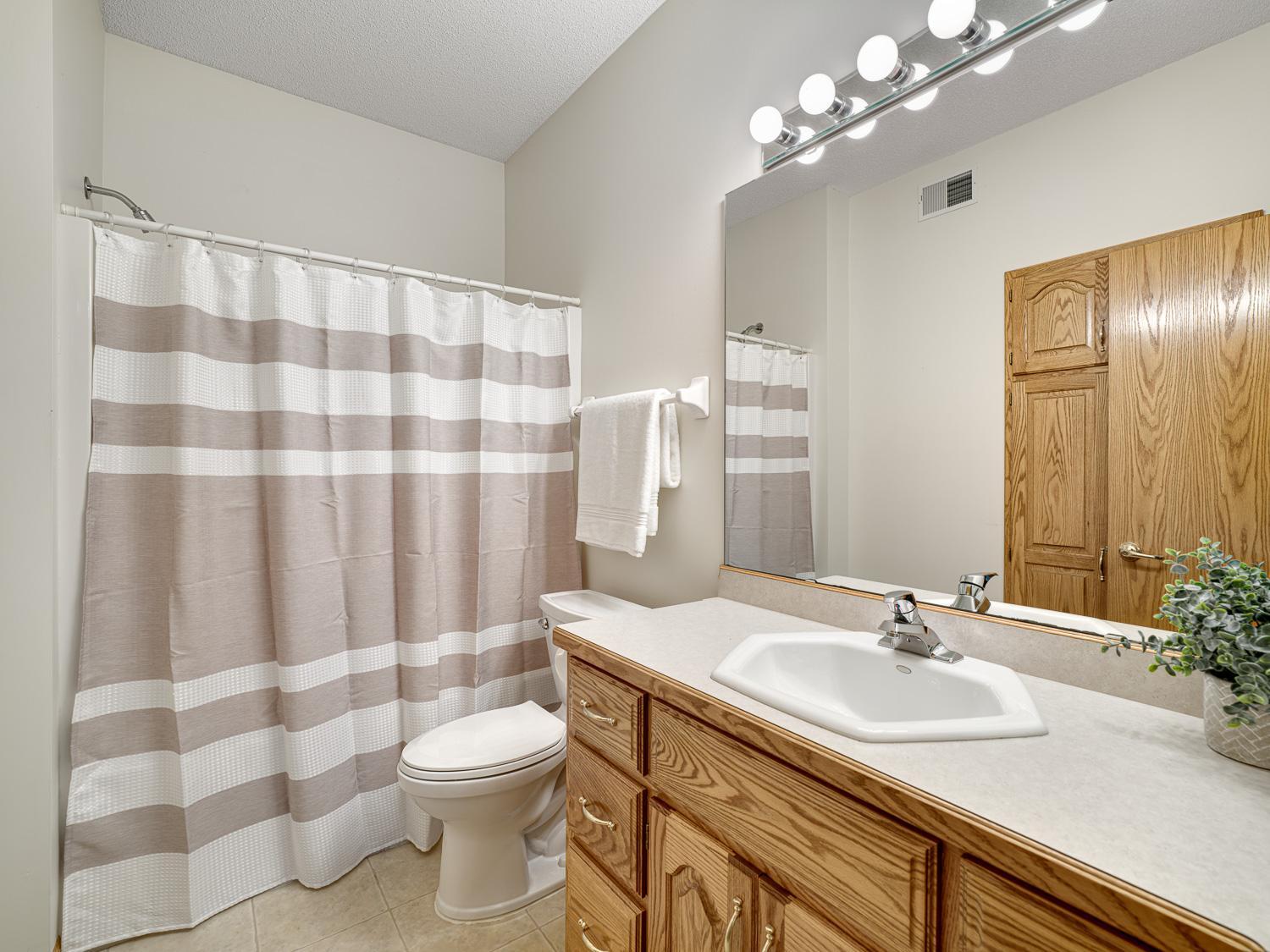 Full bath convenient to all living spaces making it ideal for guests and everyday use.