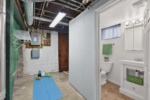Flexible space for workout area or storage