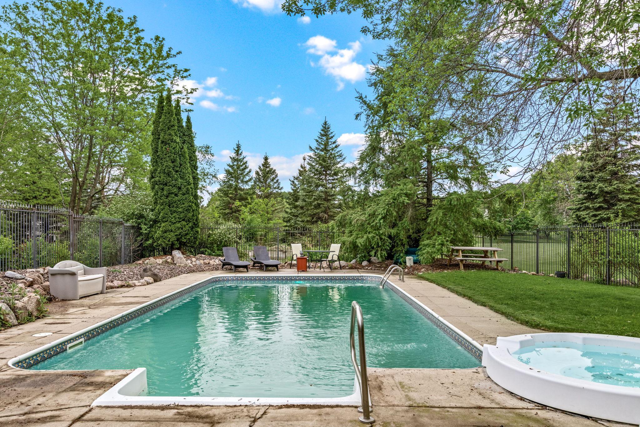 Great view of the pool and hot tub