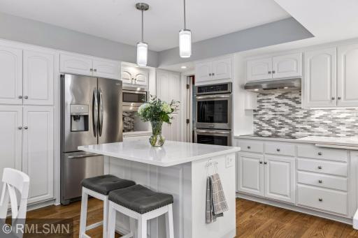 905 Windemere Curve, Minneapolis, MN 55441