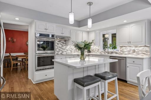 905 Windemere Curve, Minneapolis, MN 55441