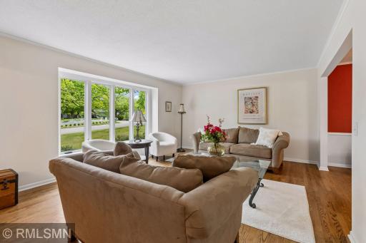 905 Windemere Curve, Minneapolis, MN 55441