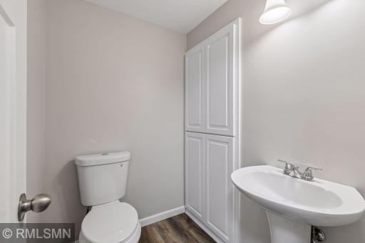 905 Windemere Curve, Minneapolis, MN 55441