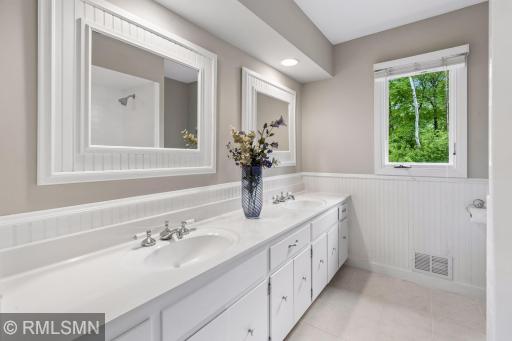 905 Windemere Curve, Minneapolis, MN 55441