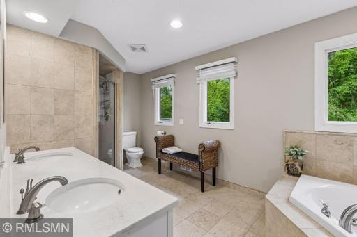 905 Windemere Curve, Minneapolis, MN 55441