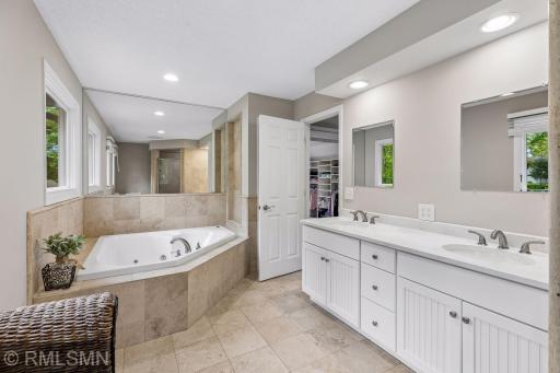 905 Windemere Curve, Minneapolis, MN 55441