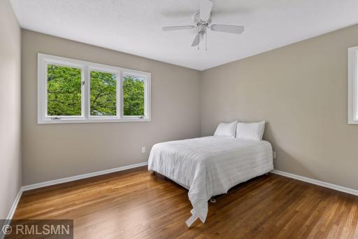 905 Windemere Curve, Minneapolis, MN 55441
