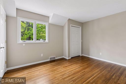905 Windemere Curve, Minneapolis, MN 55441
