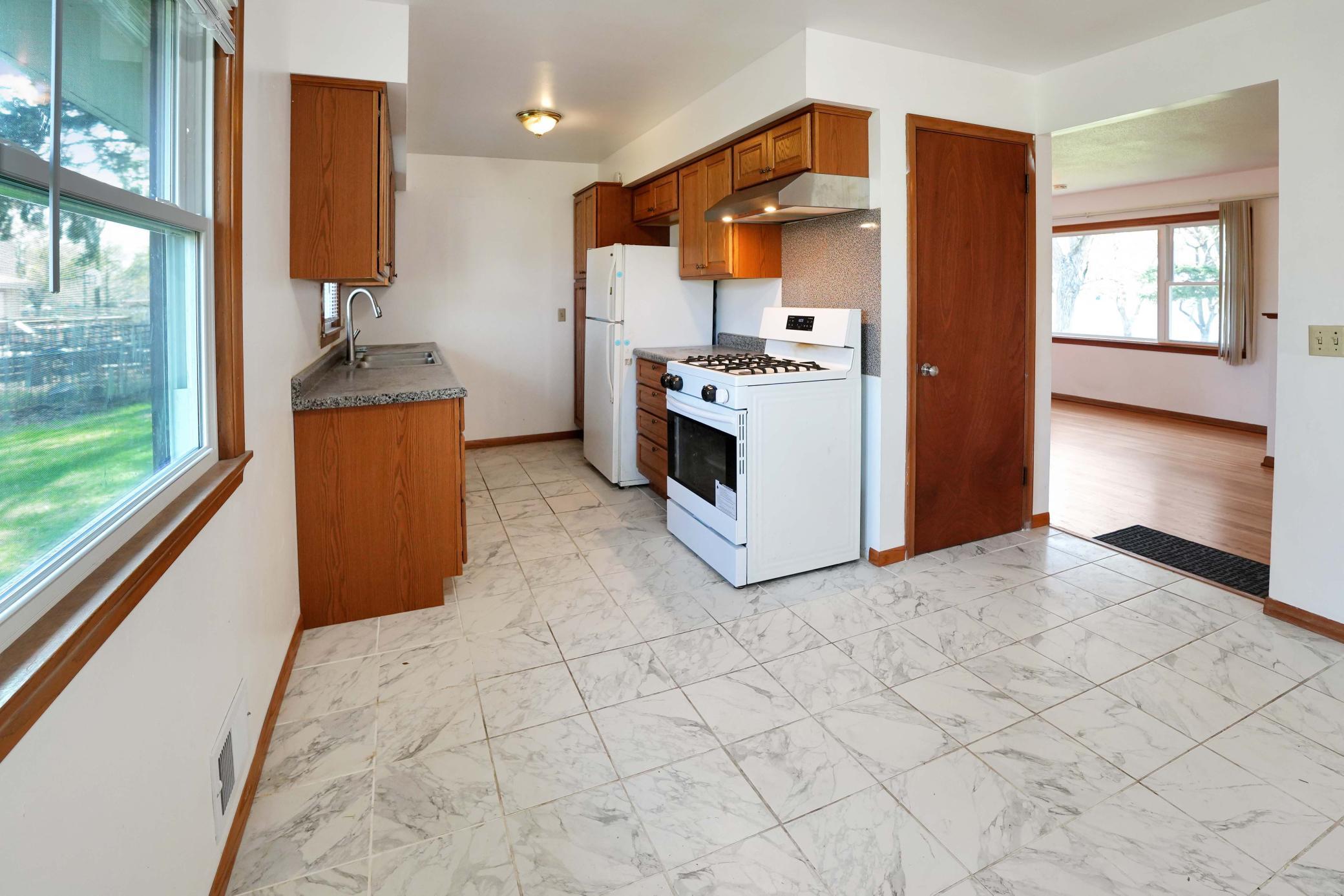 Kitchen (3).jpg