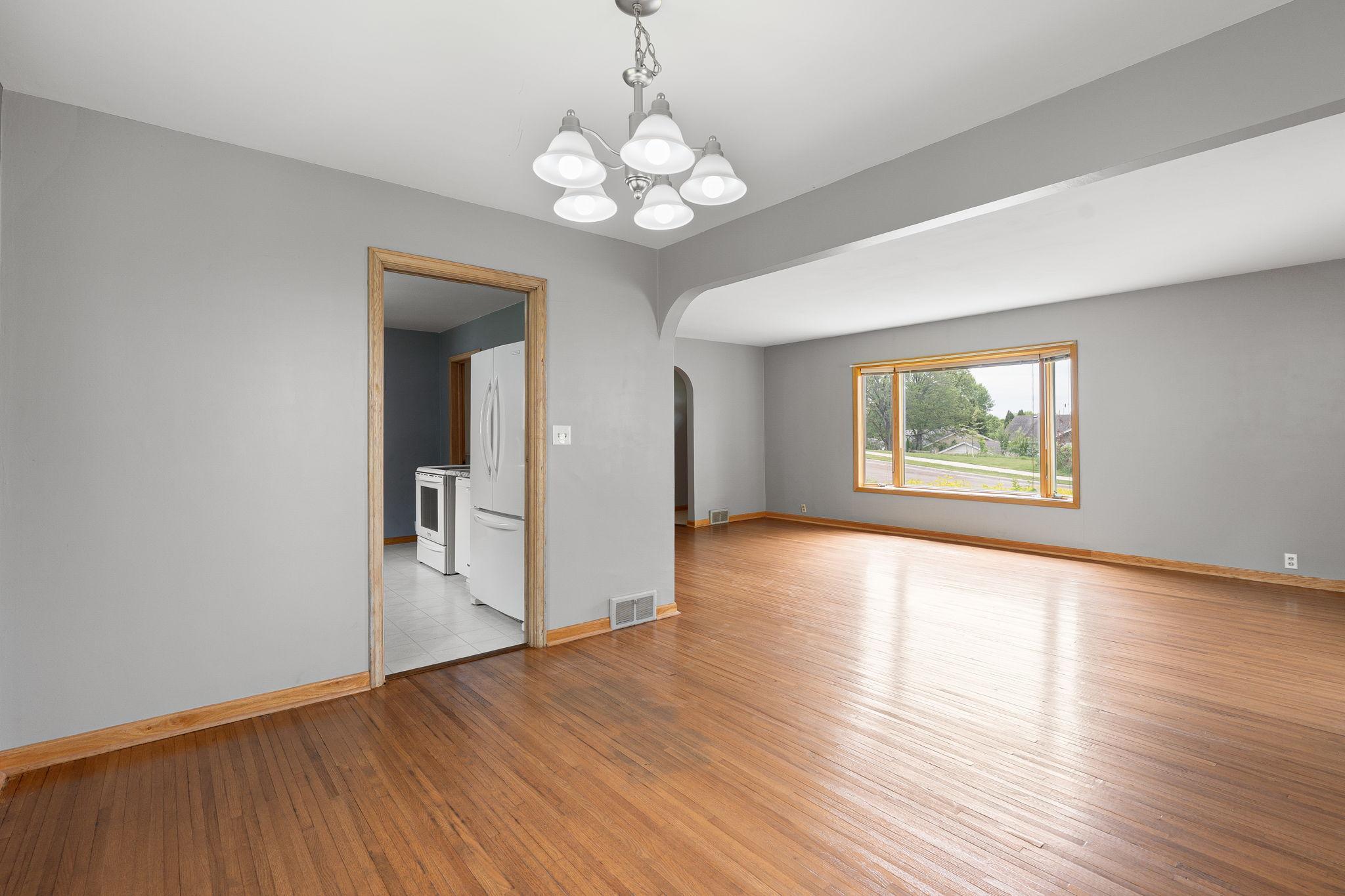 28-web-or-mls-105-giles-pl.jpg