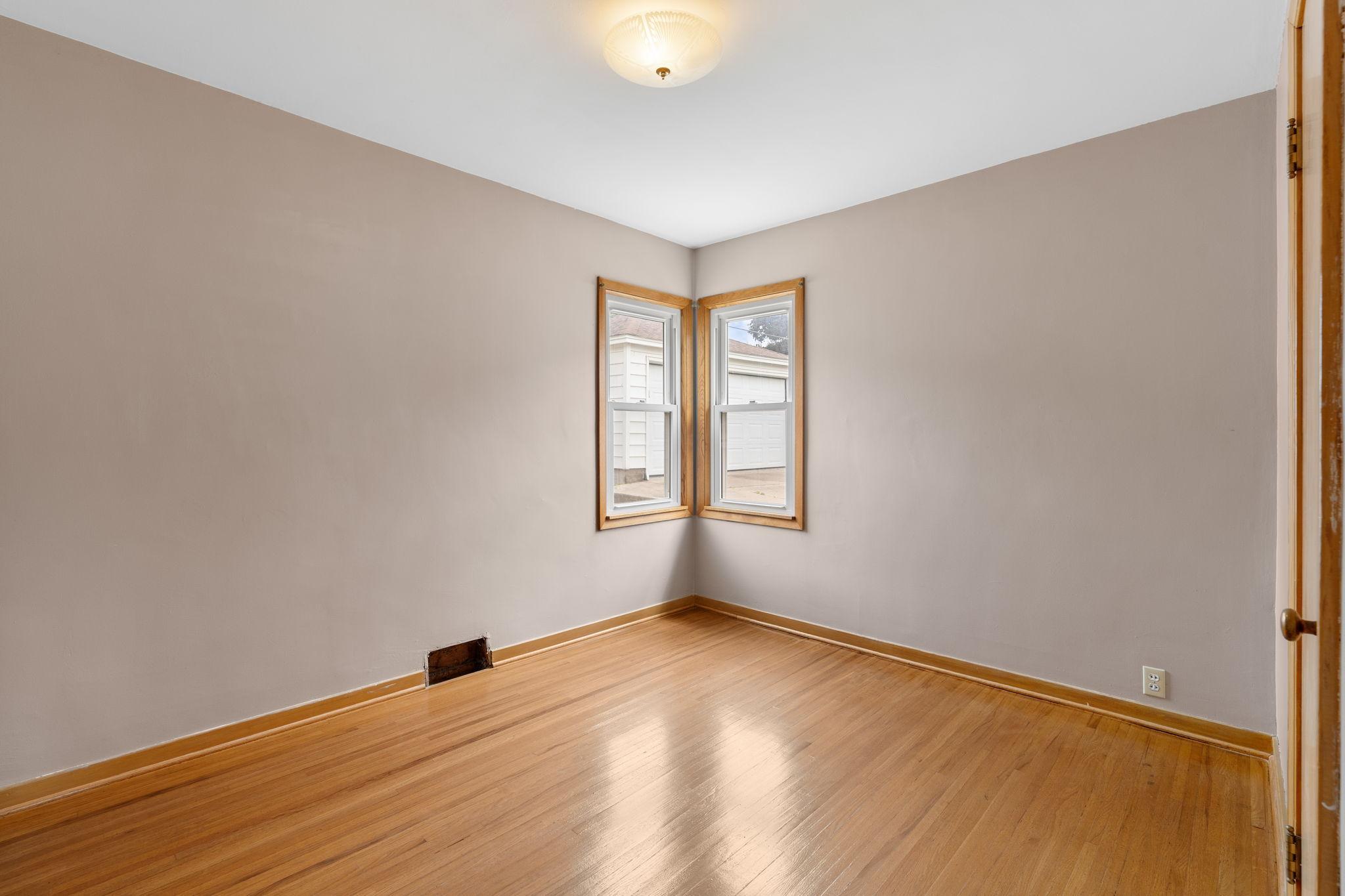 38-web-or-mls-105-giles-pl.jpg