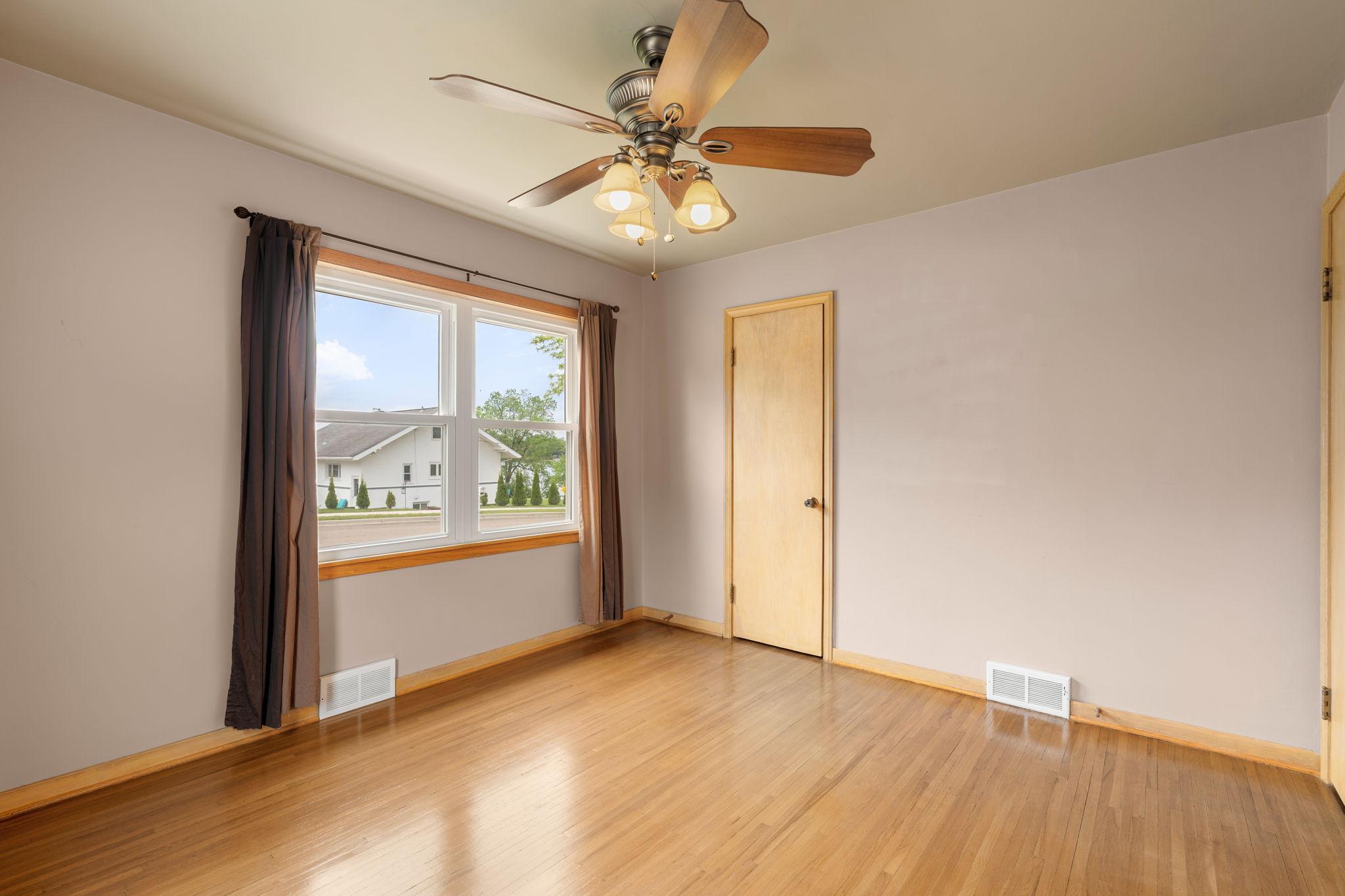 35-web-or-mls-105-giles-pl.jpg
