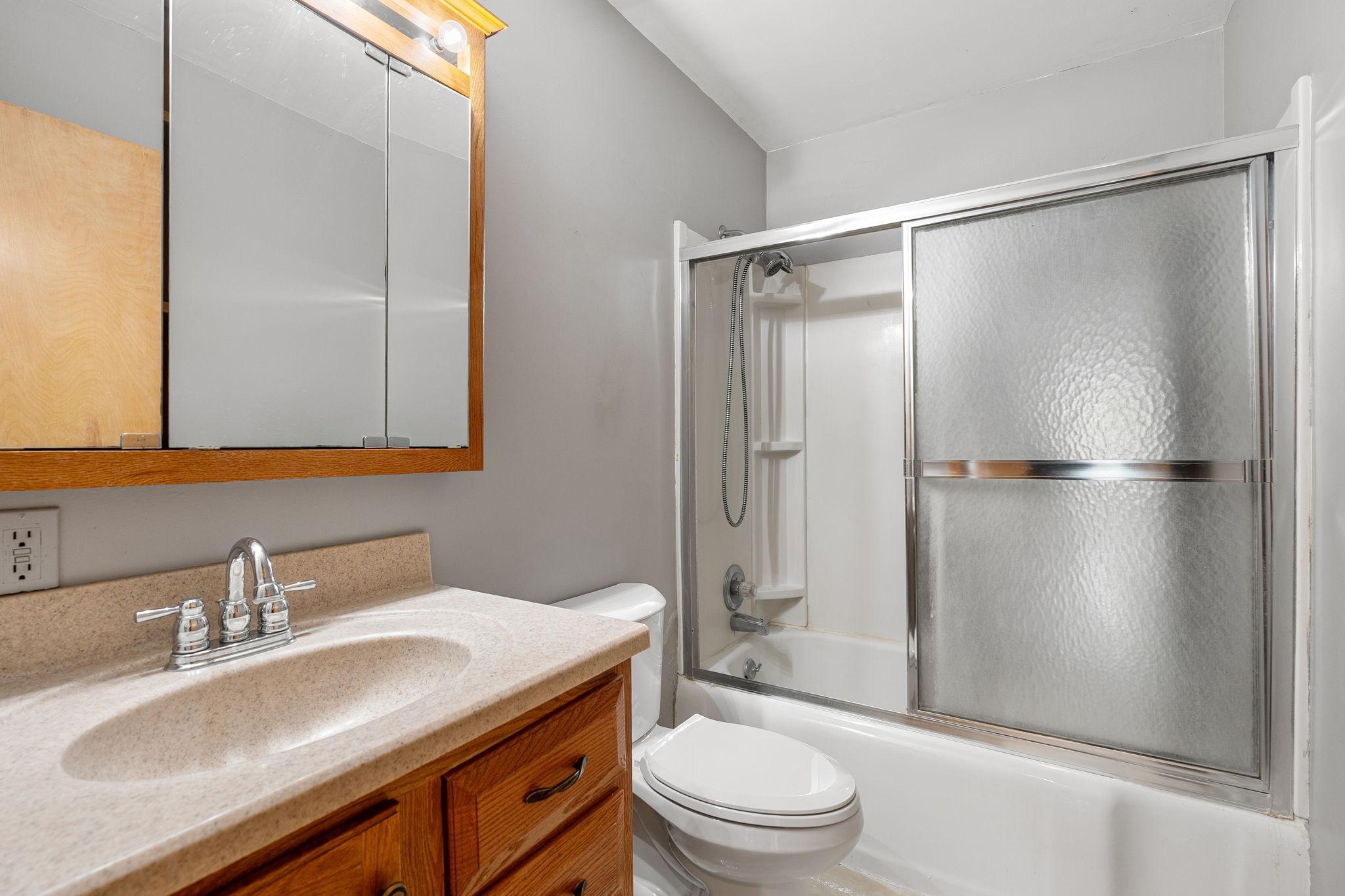 37-web-or-mls-105-giles-pl.jpg