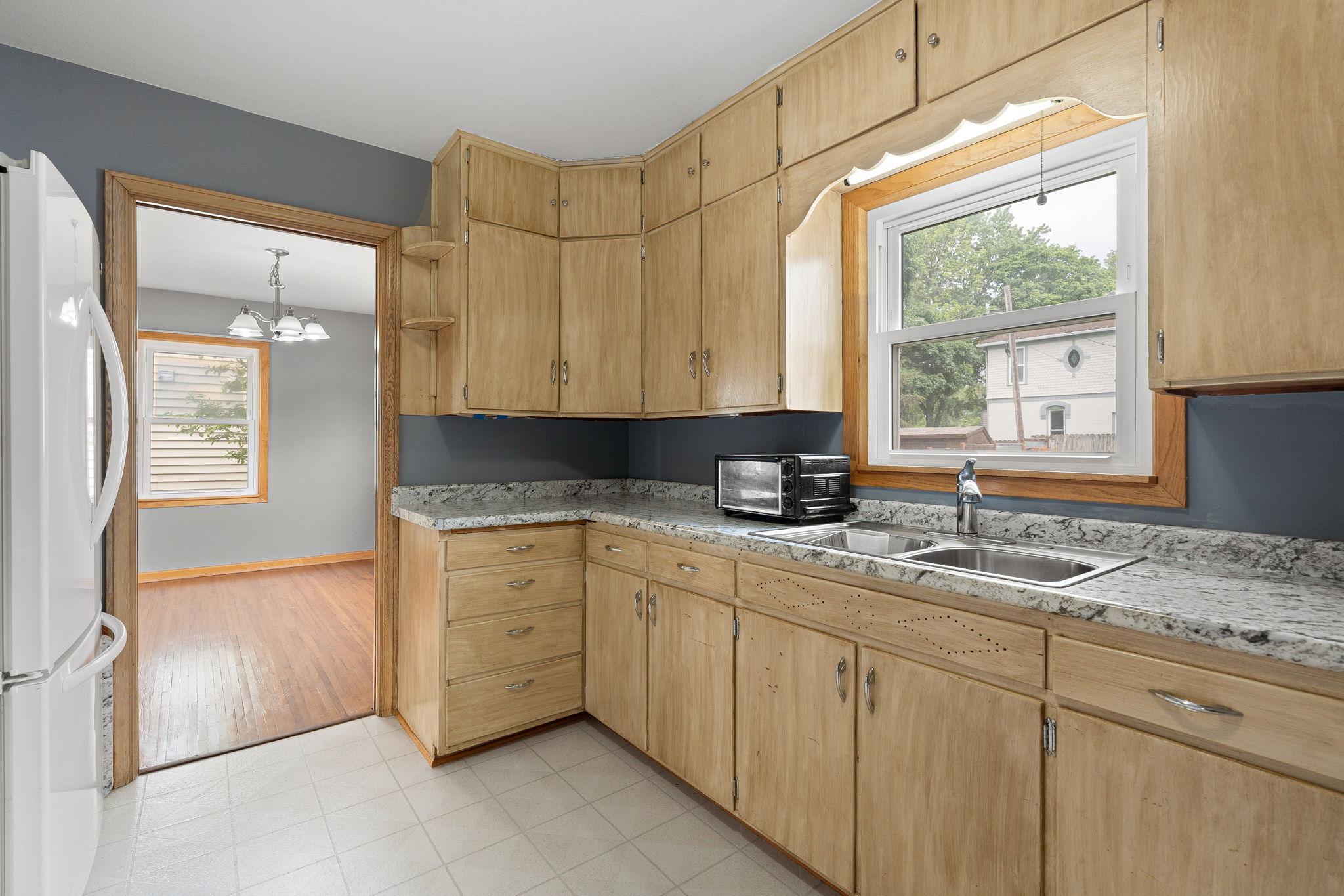 32-web-or-mls-105-giles-pl.jpg