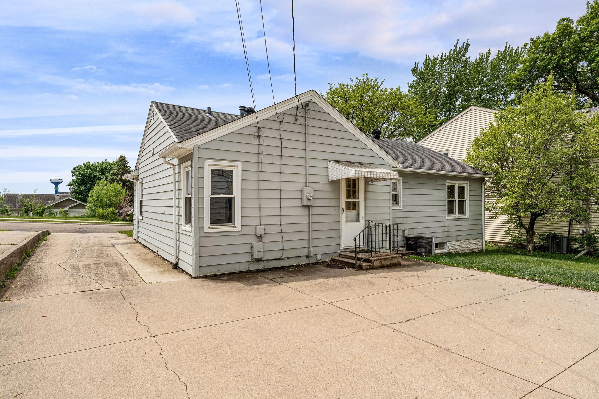4-web-or-mls-105-giles-pl.jpg