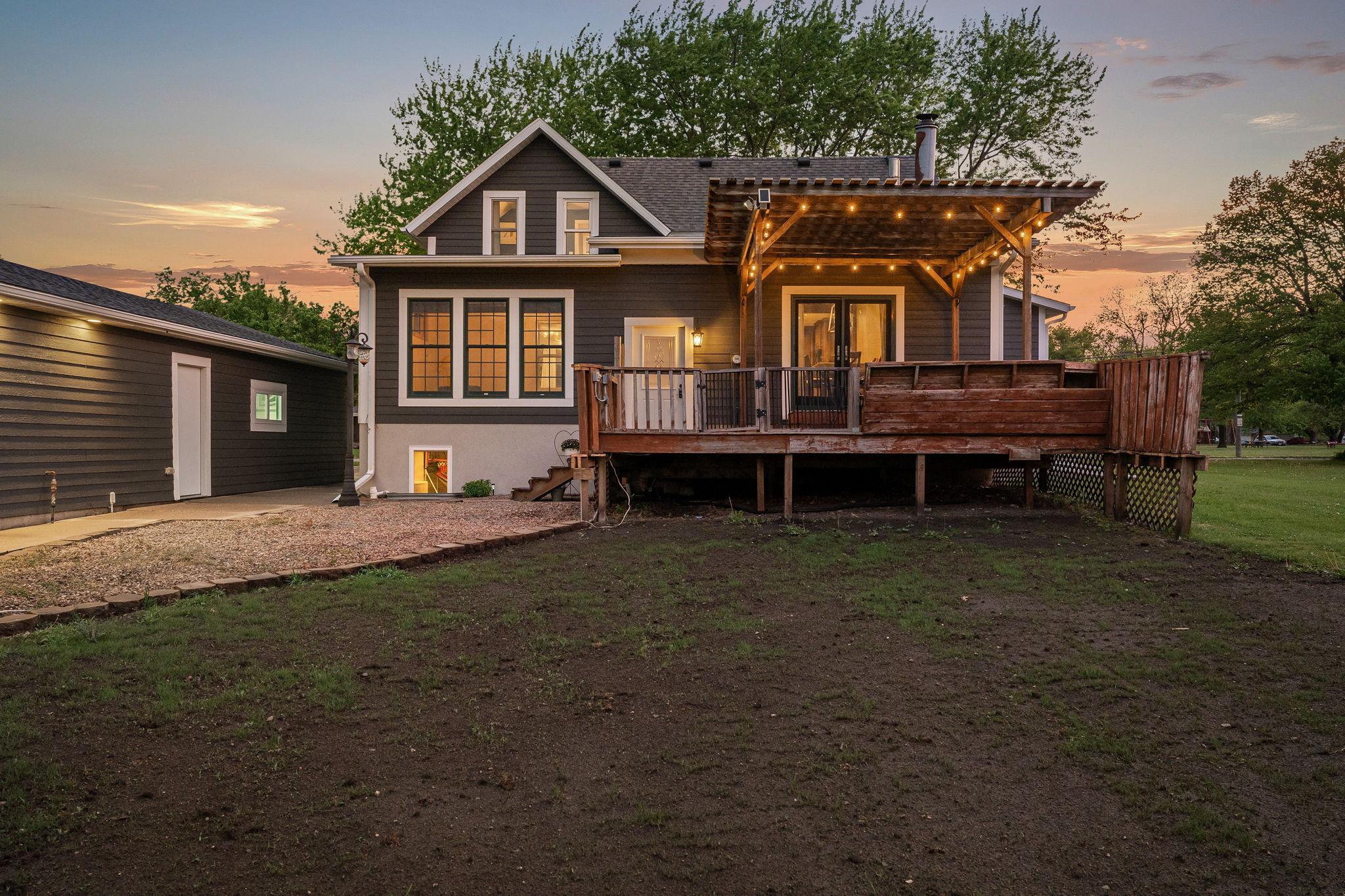 10-web-or-mls-215-5th-ave-ne.jpg