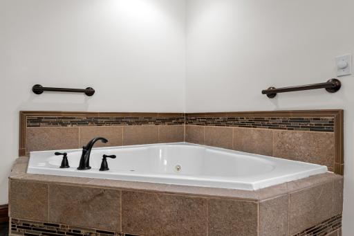 215 5th Avenue NE, Blooming Prairie, MN 55917