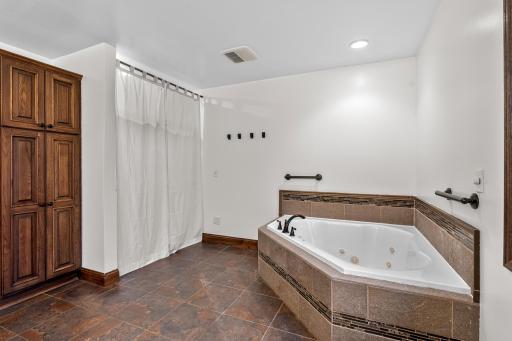 215 5th Avenue NE, Blooming Prairie, MN 55917