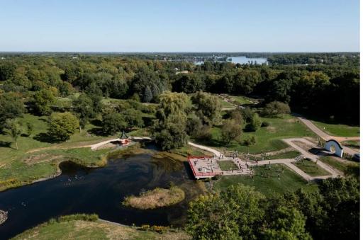 Surrounded by scenic parks and sparkling lakes, this location is a haven for outdoor enthusiastsâperfect for hiking, biking, boating, and year-round recreation.