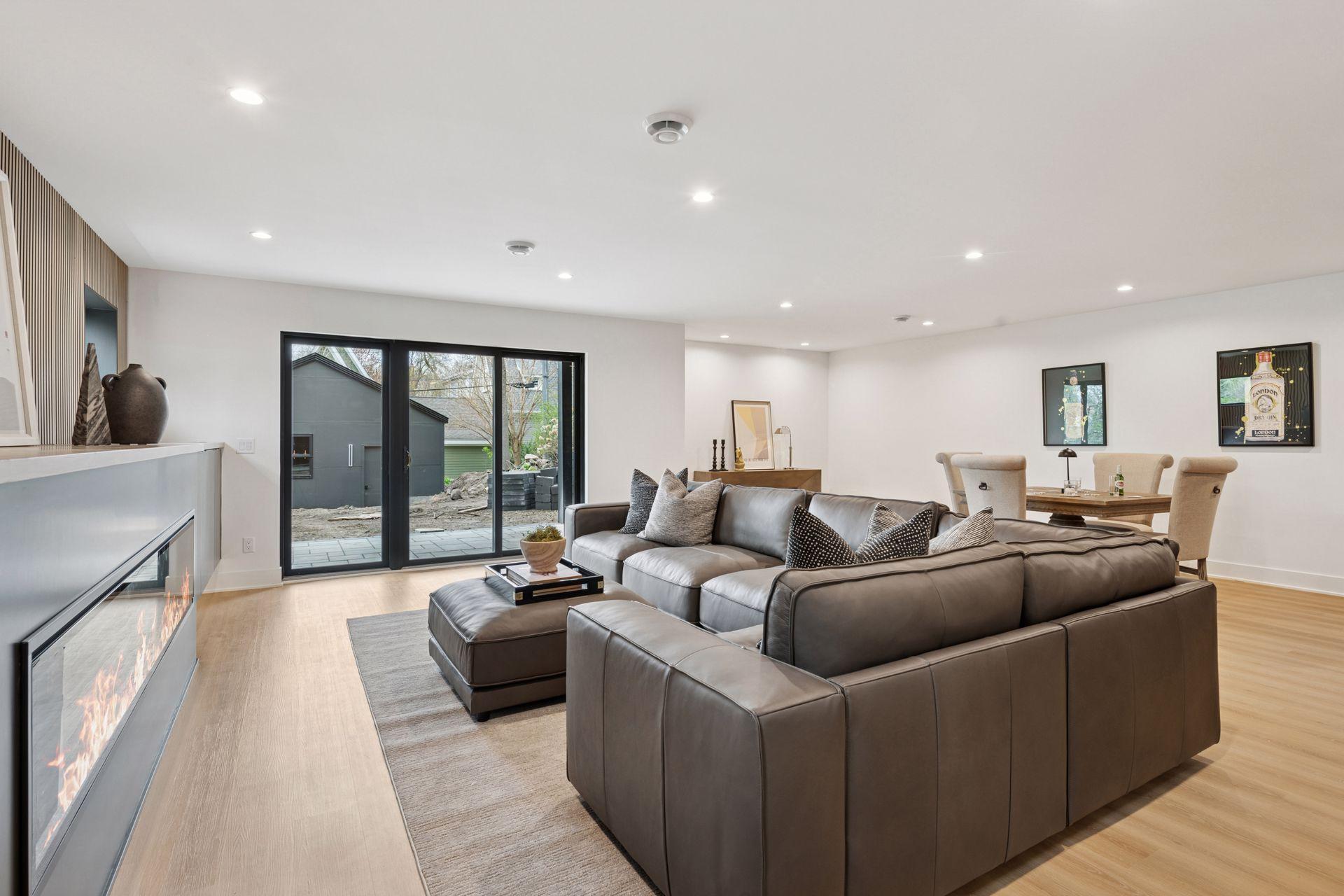 Photo from a previous project. Final design and features tailored to the Buyer’s preferences.