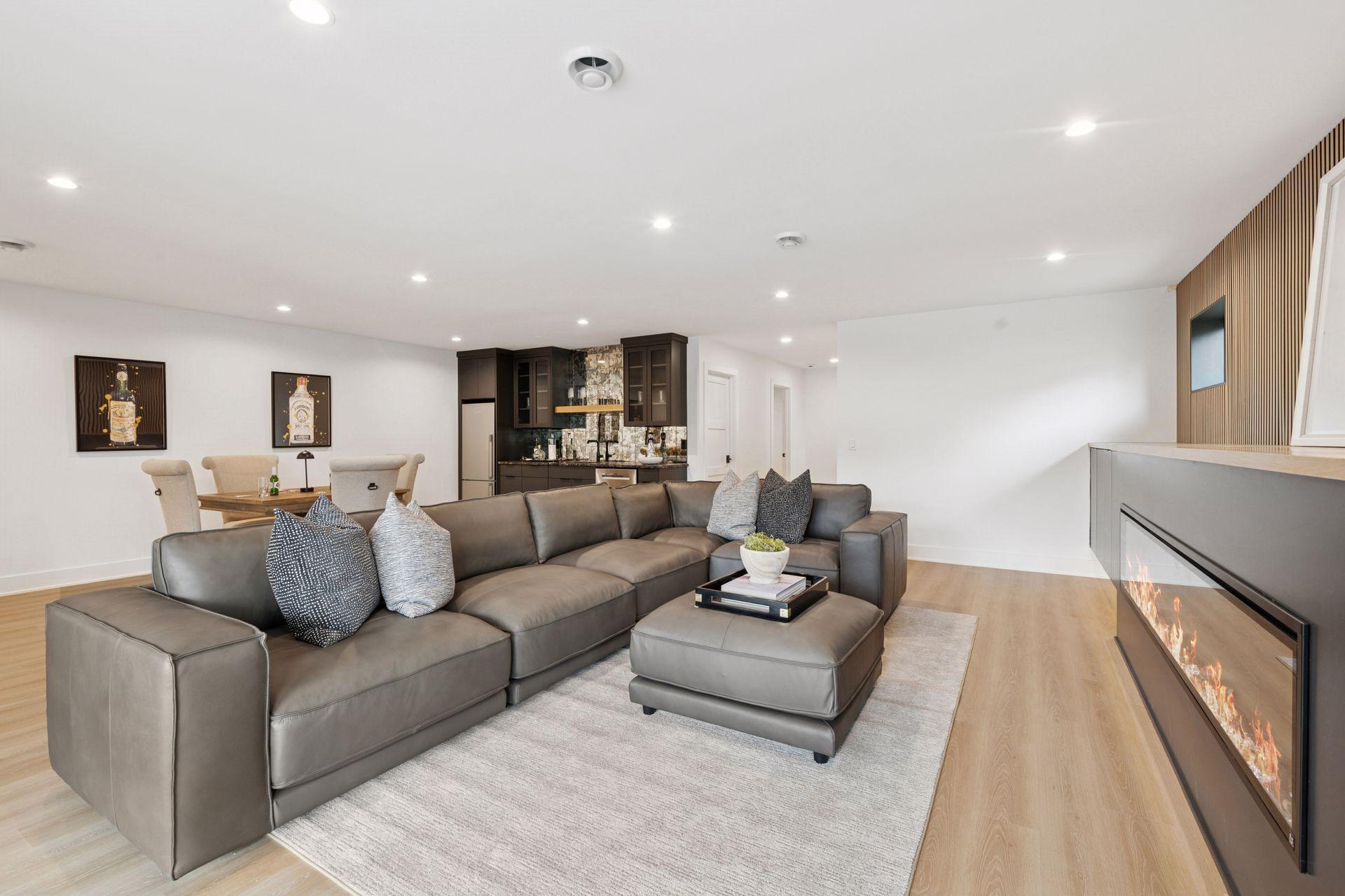 Photo from a previous project. Final design and features tailored to the Buyer’s preferences.