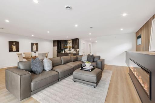 Photo from a previous project. Final design and features tailored to the Buyerâs preferences.
