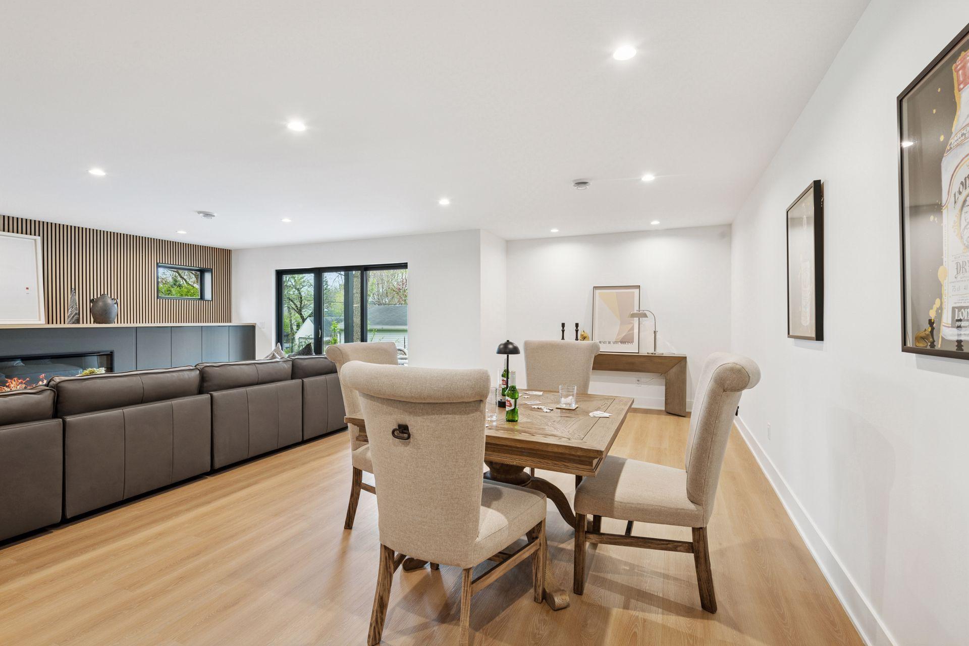 Photo from a previous project. Final design and features tailored to the Buyer’s preferences.