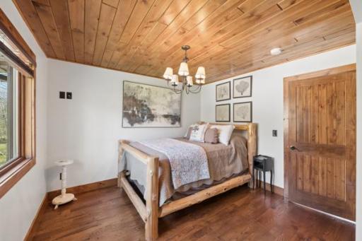 Bedroom upper 3-2.jpg