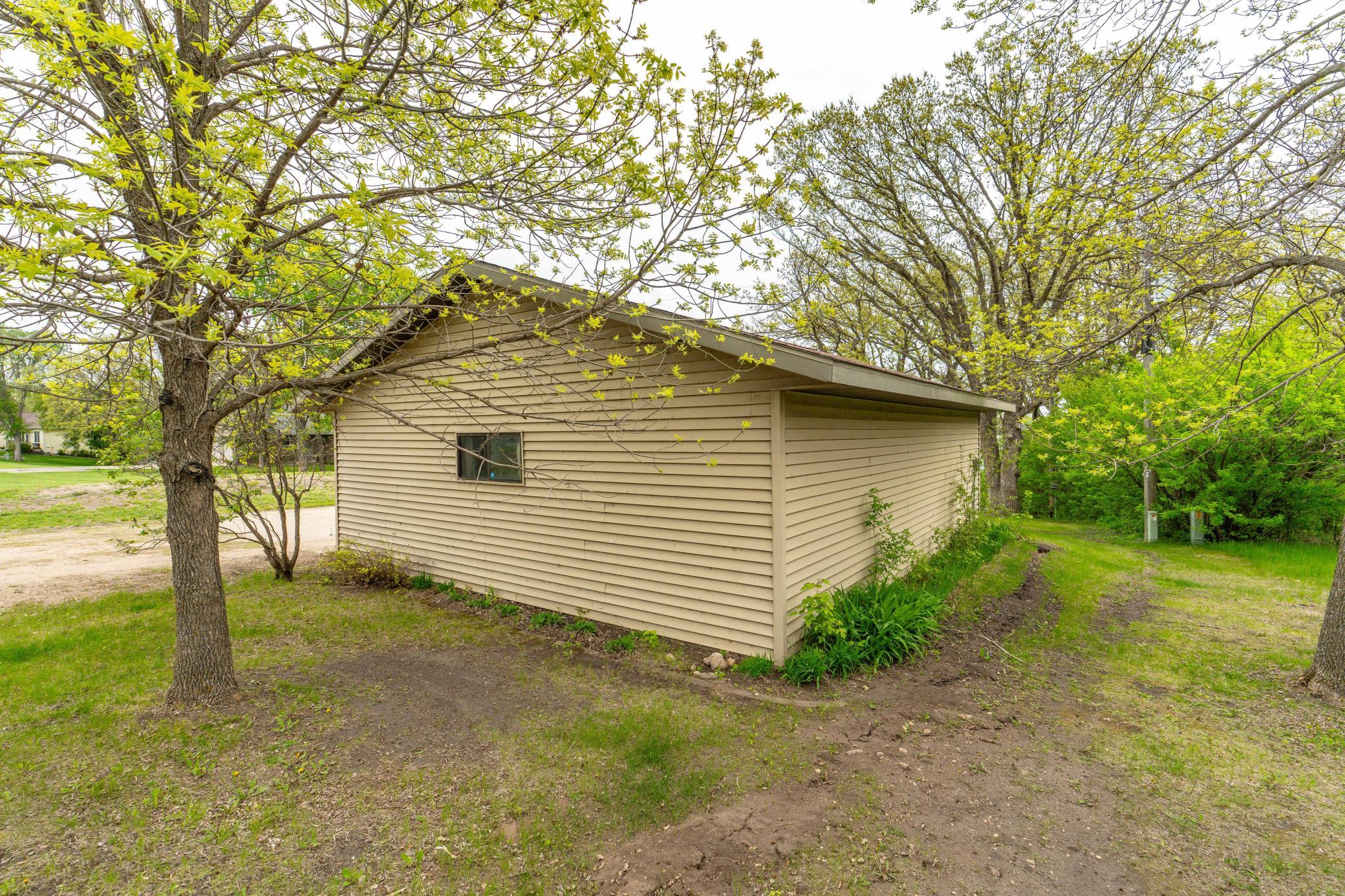 Detached garage