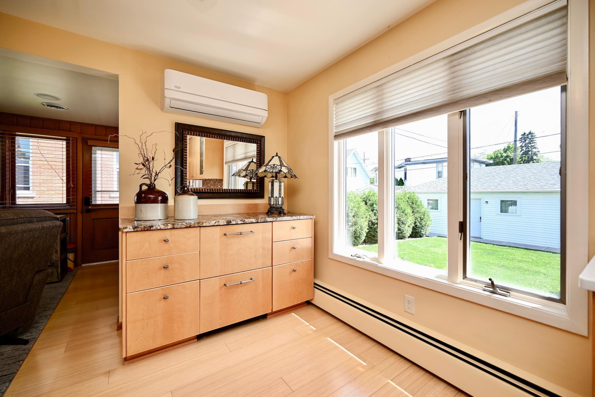Kitchen Dining Area