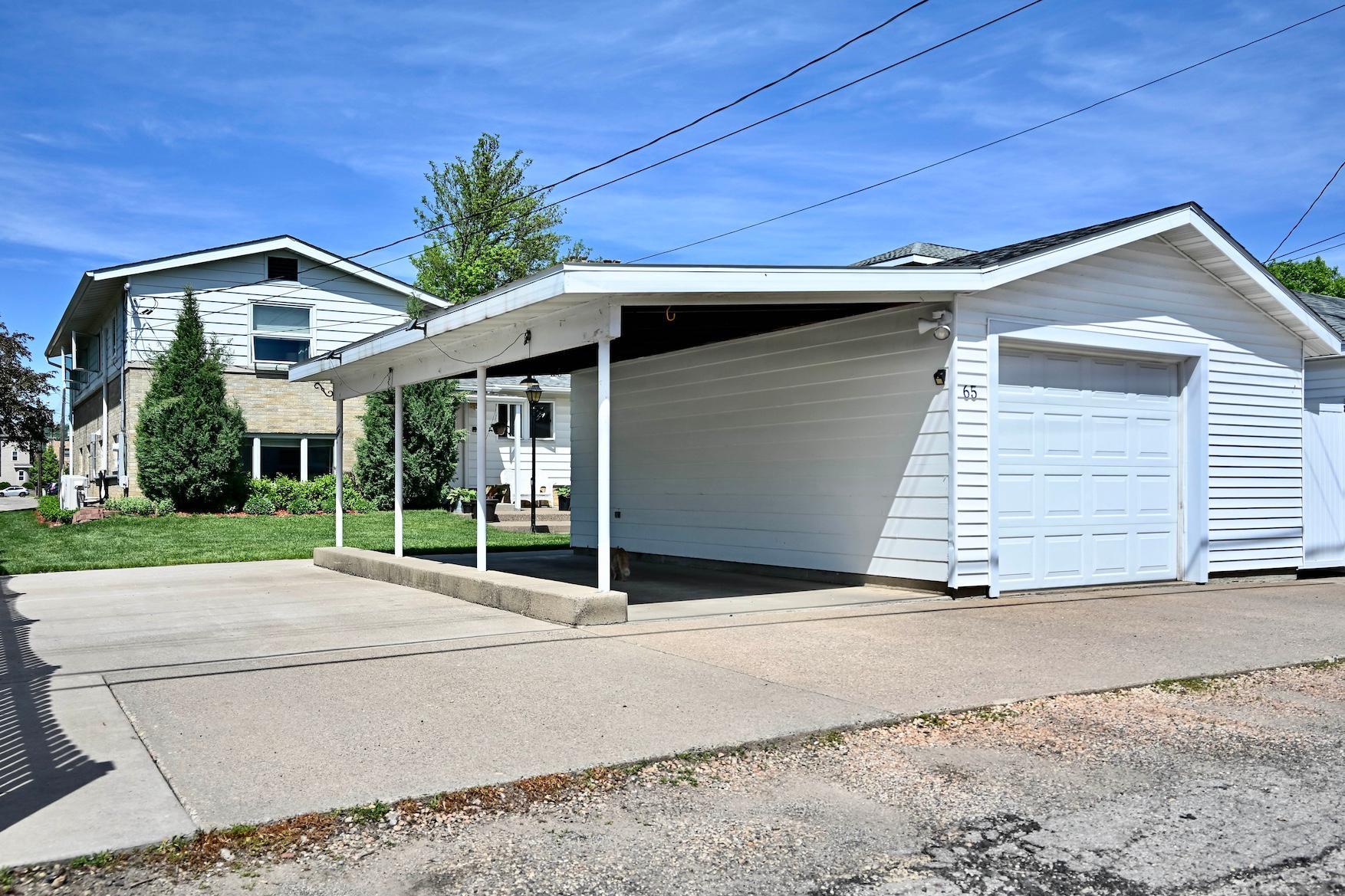 Garage & Carport