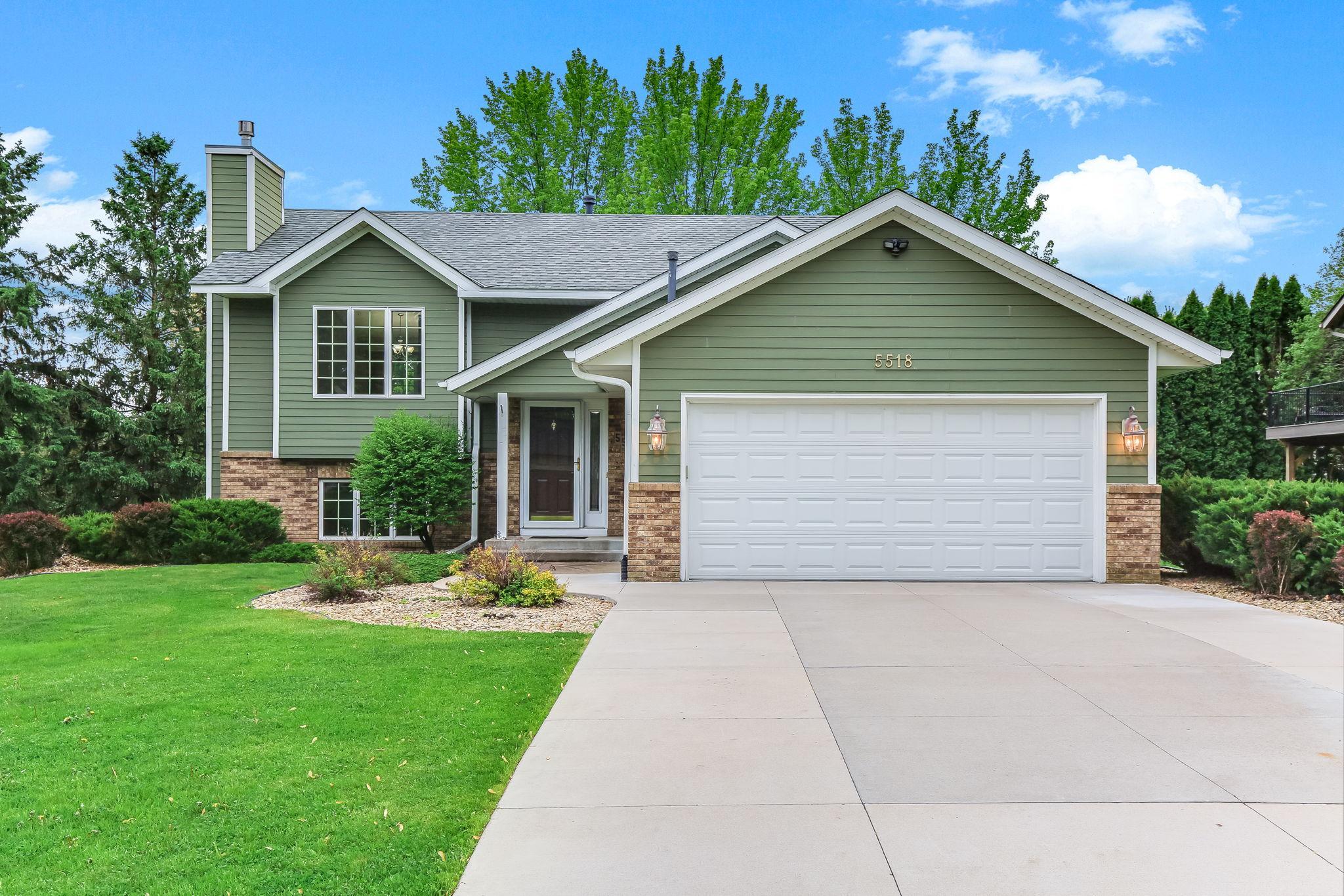 Welcome to 5518 Oakgreen Place N, Oak Park Heights, MN 55082