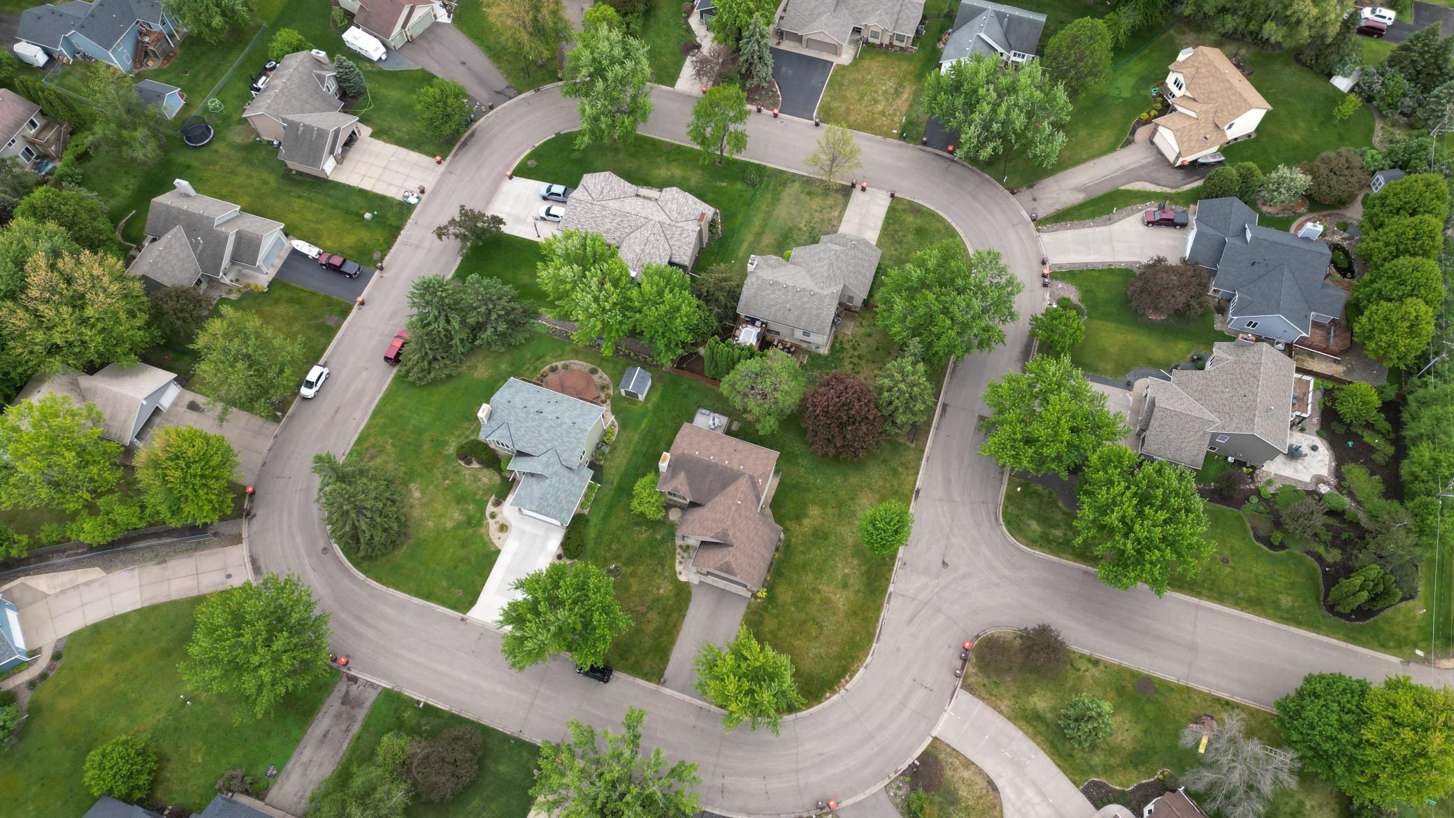 Very low traffic in this dead-end circle!