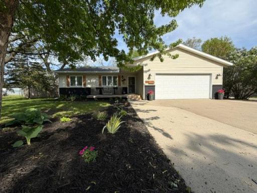 417 S Austin Avenue, Litchfield, MN 55355