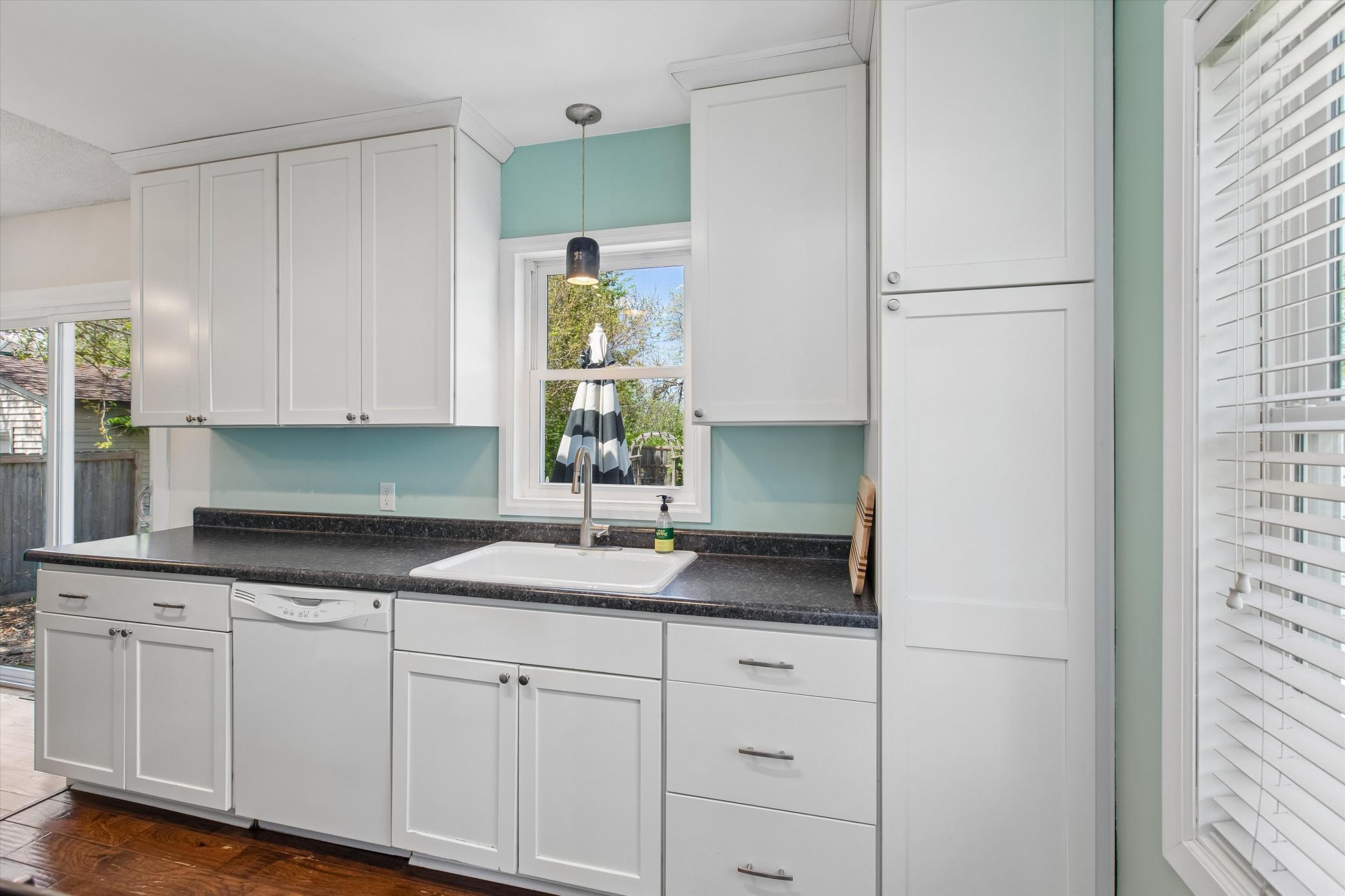 Light & bright kitchen