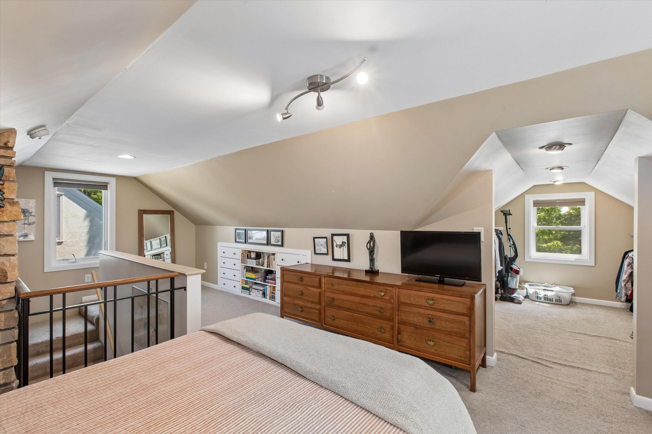 BR angle to stairs and closet