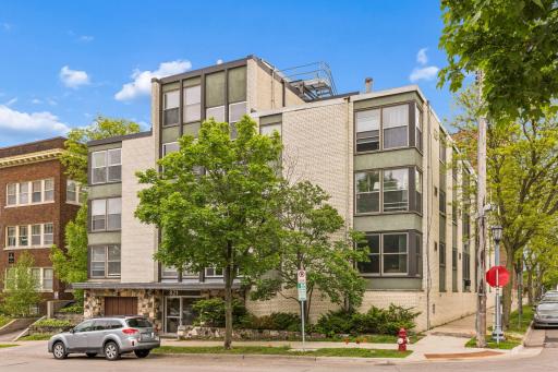 821 Douglas Avenue, 205, Minneapolis, MN 55403