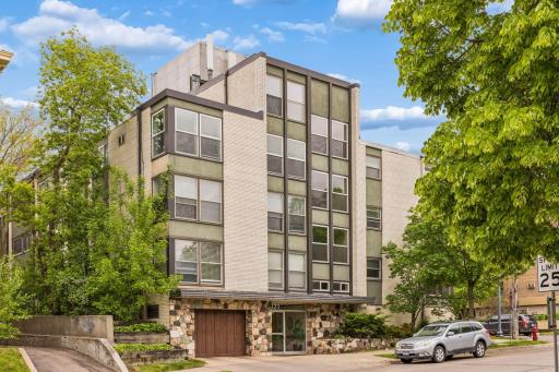 821 Douglas Avenue, 205, Minneapolis, MN 55403