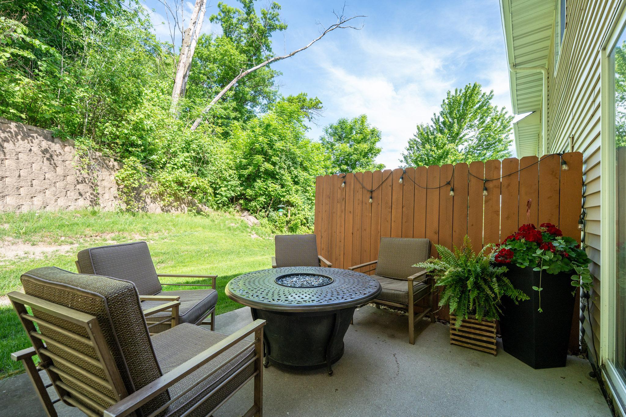 Enjoy a location close to both Upper and Lower Anderson Park with easy access to the scenic Cannon Valley Bike Trail, and just a short drive to Memorial Park and Barn Bluff, making it easy to enjoy the outdoors and everything the Red Wing area has to