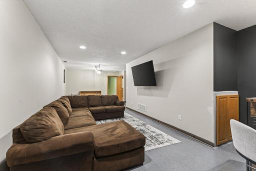 833 White Oak Court, Saint Paul, MN 55112