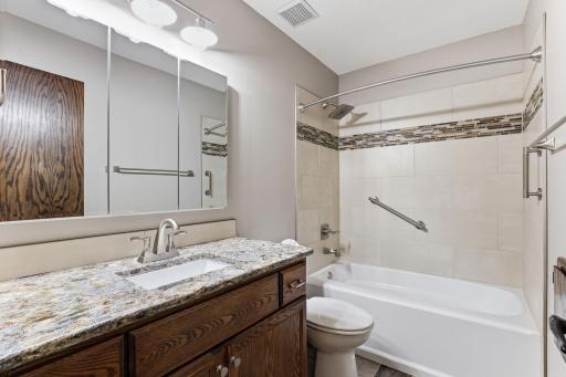 23-web-or-mls-3588-Grenadier-Pl-23.jpg