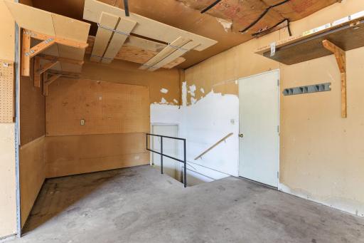 42-web-or-mls-3588-Grenadier-Pl-42.jpg