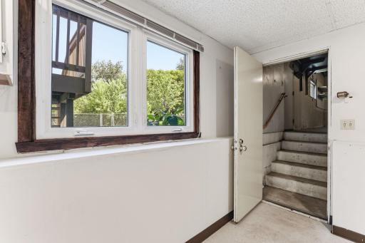 40-web-or-mls-3588-Grenadier-Pl-40.jpg