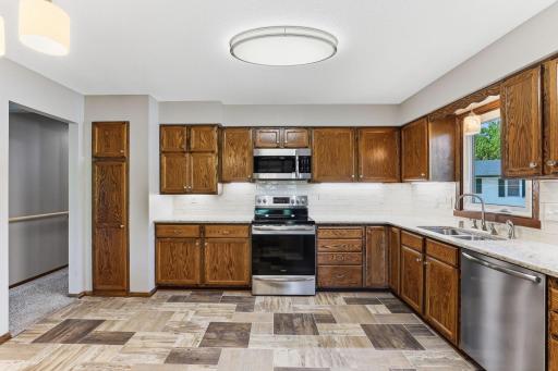 10-web-or-mls-3588-Grenadier-Pl-10.jpg