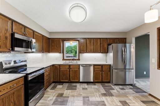 12-web-or-mls-3588-Grenadier-Pl-12.jpg