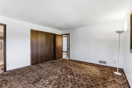 21-web-or-mls-3588-Grenadier-Pl-21.jpg