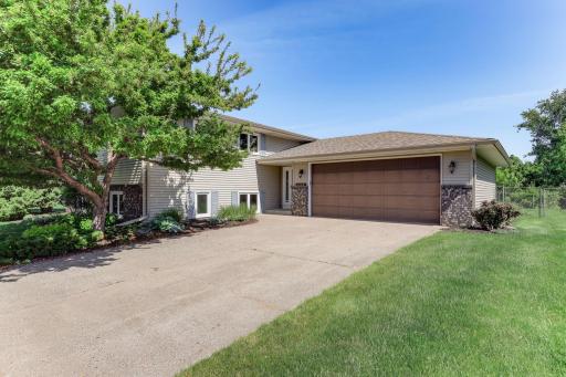 3588 Grenadier Place North Place, Oakdale, MN 55128