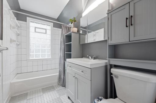 942 Central Avenue W, Saint Paul, MN 55104