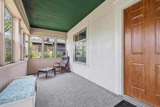 942 Central Avenue W, Saint Paul, MN 55104