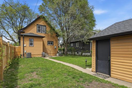 942 Central Avenue W, Saint Paul, MN 55104